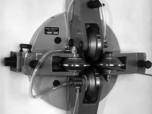 Turkshead unit for wire rolling mill used for shaping and sizing flat and rectangular wire