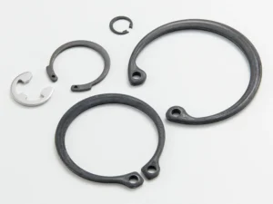 Heavy-duty retaining ring for shafts and bearings